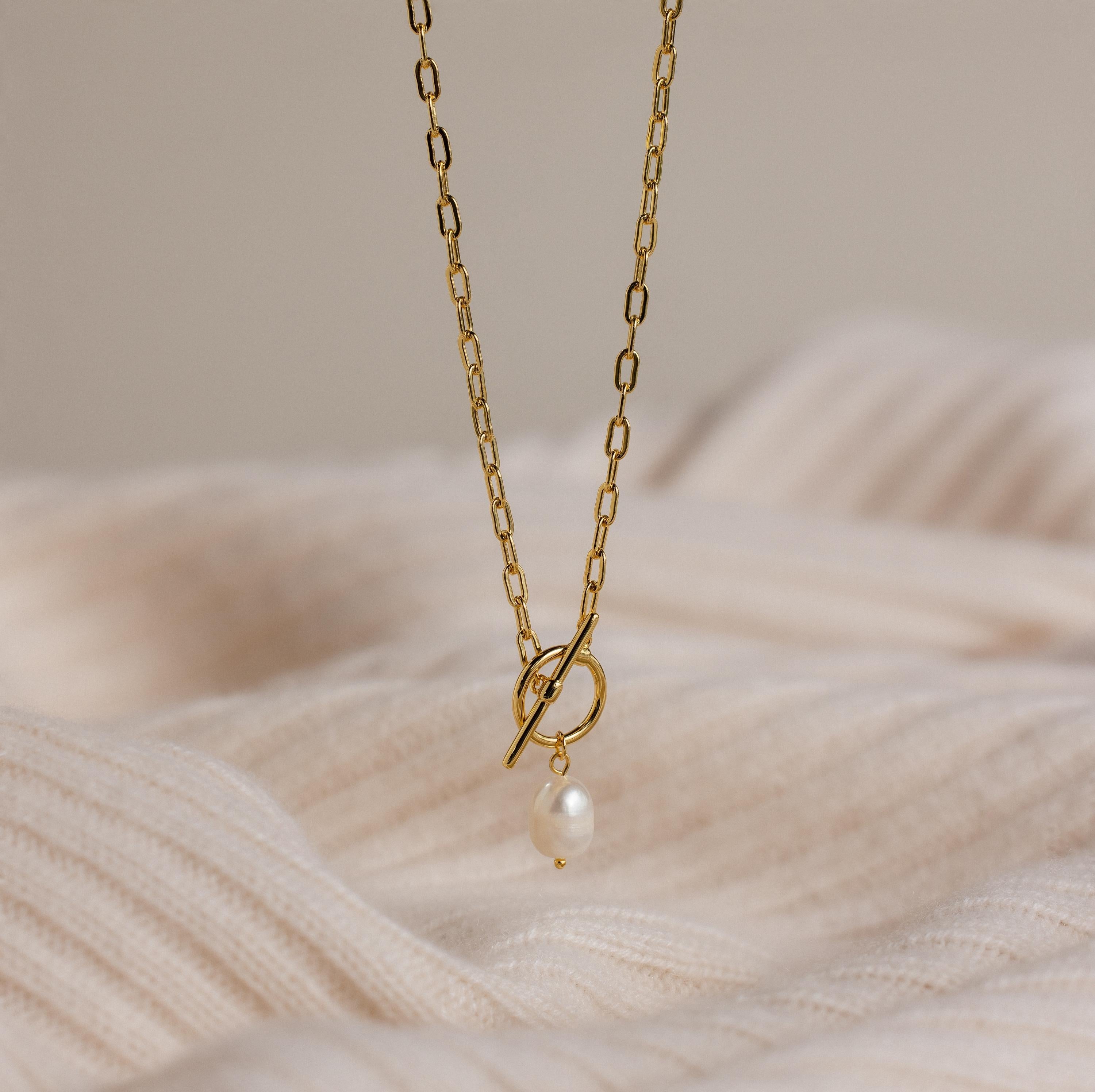  Madison Fero 18K Gold Paperclip Pearl Toggle Necklace