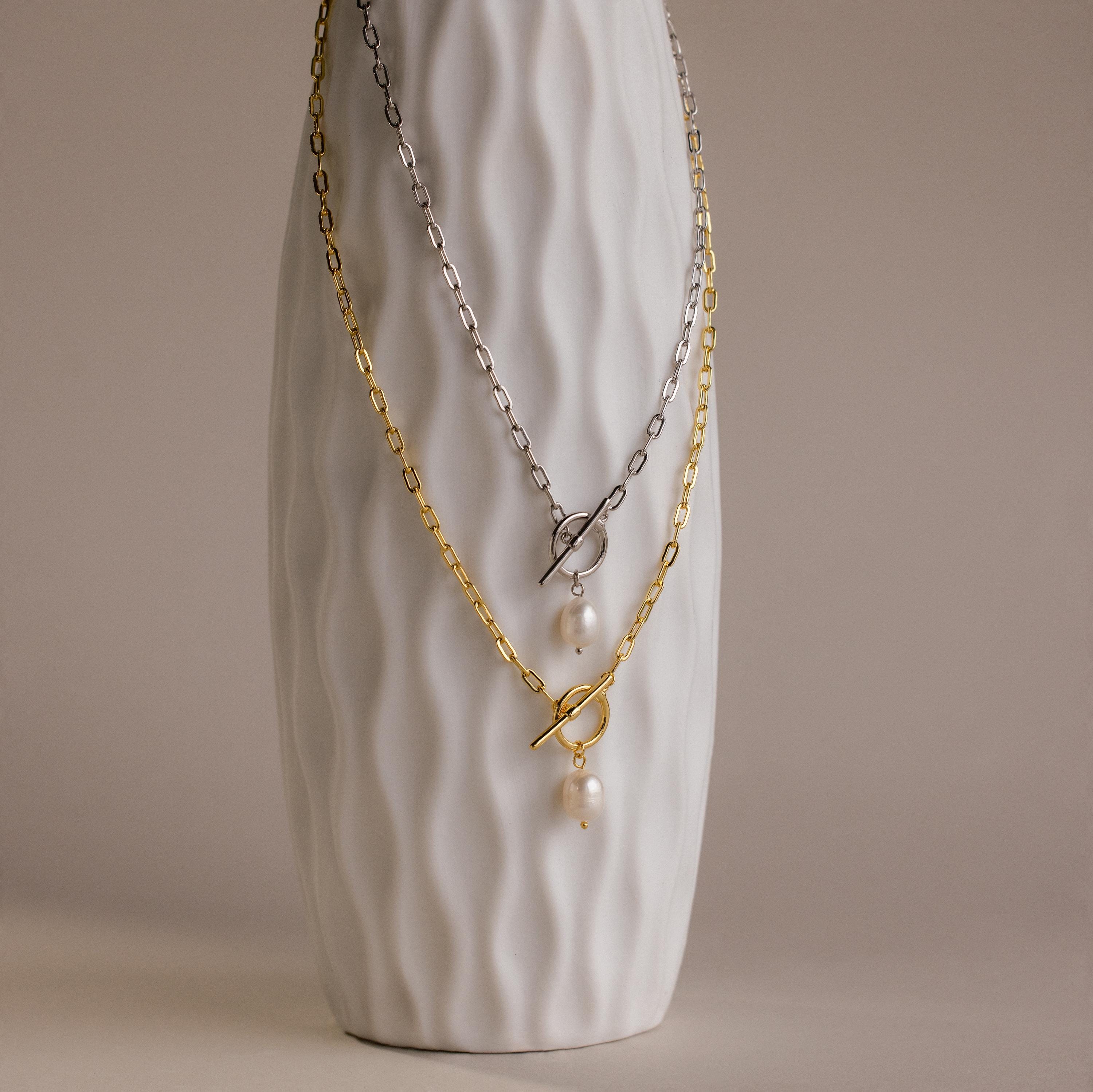  Madison Fero 18K Gold Paperclip Pearl Toggle Necklace