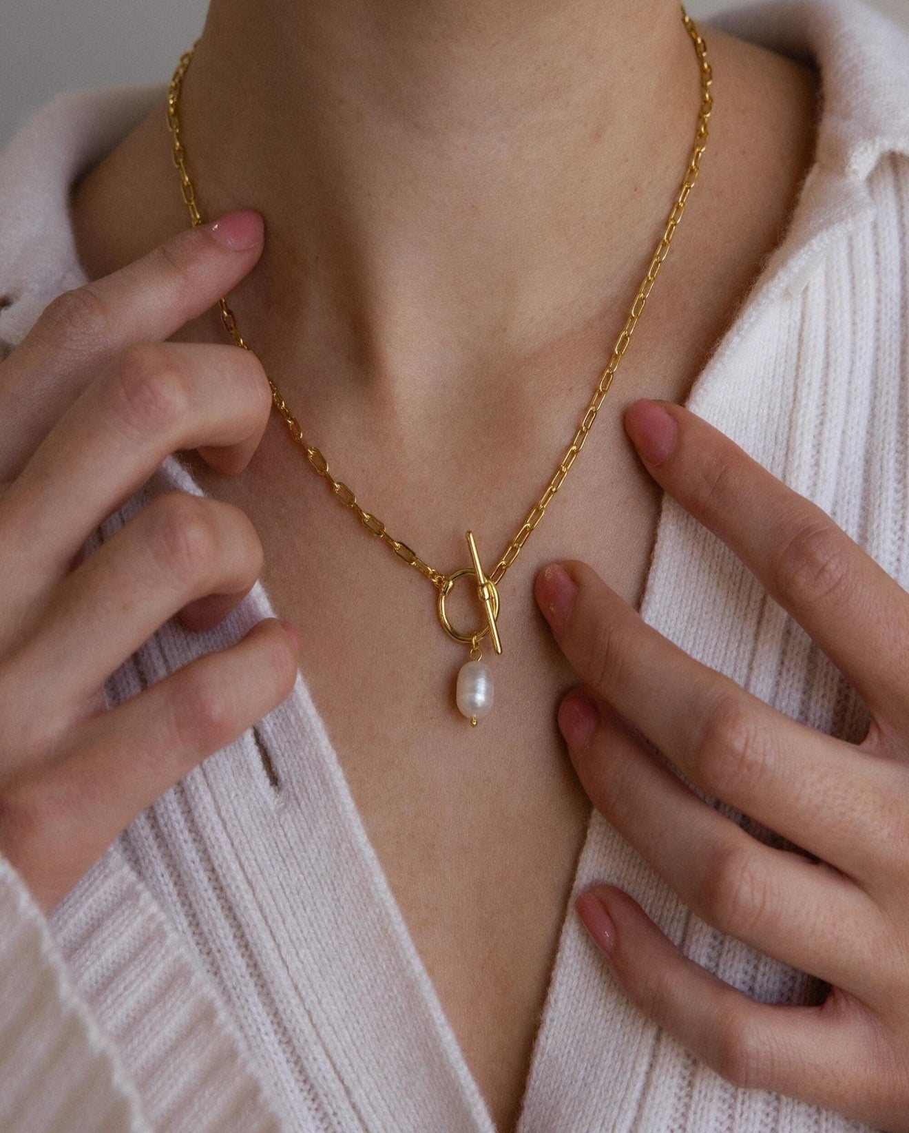 Madison Fero 18K Gold Paperclip Pearl Toggle Necklace